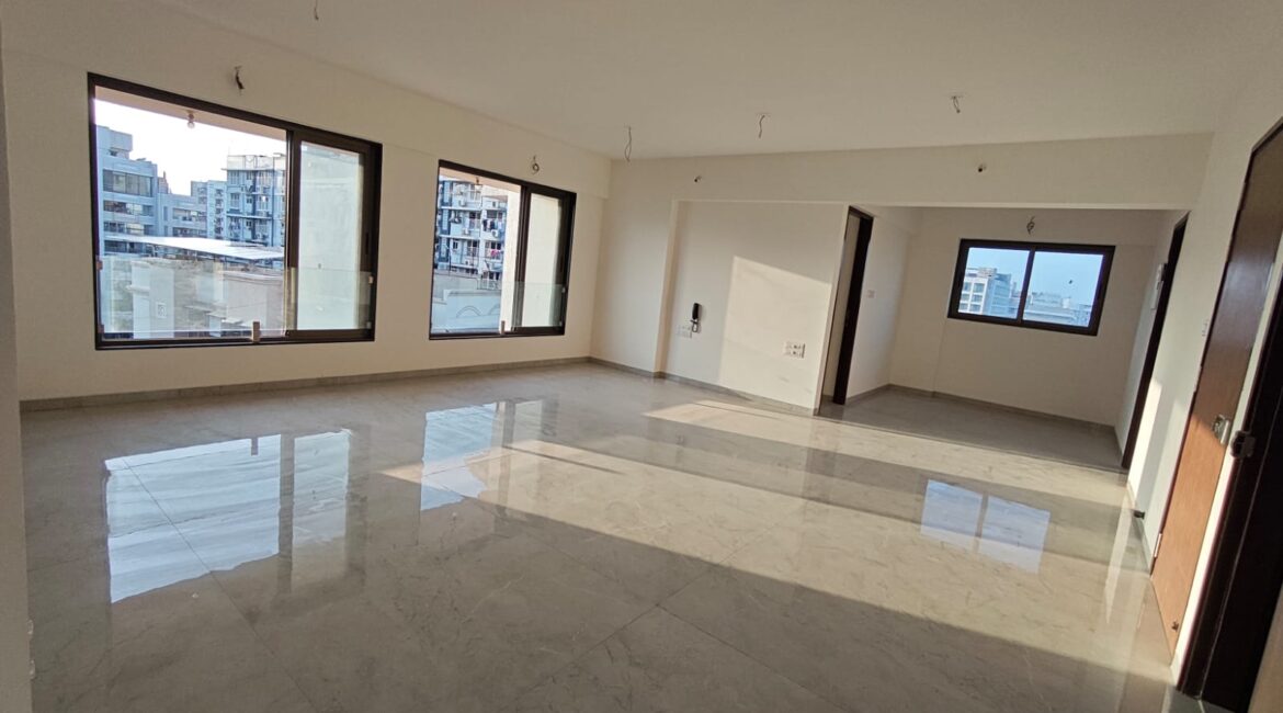 4 BHK Flat For Sale in VILE PARLE EAST, Mumbai